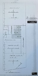 <p>Plattegrond van de tweede verdieping van Oudestraat 36 in 1928. Op het tussenbordes werd een watercloset geïnstalleerd (Stadsarchief Kampen). </p>
